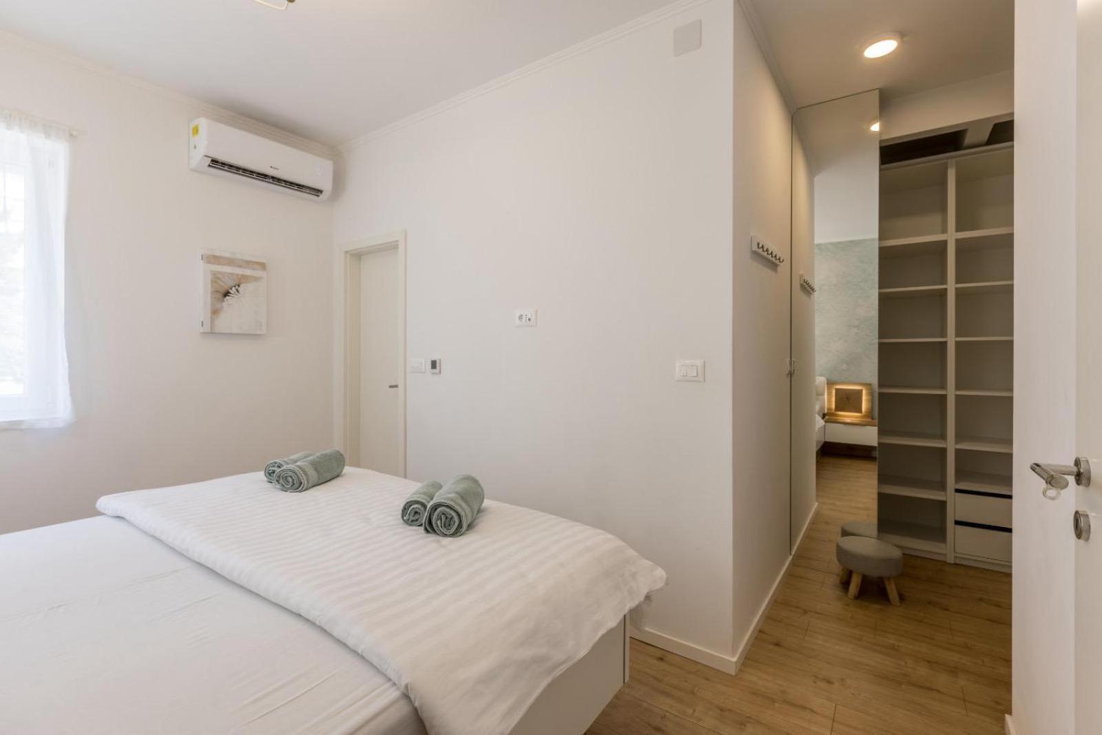 Apartment & Room Ileana Split Bagian luar foto
